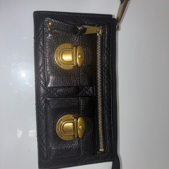 Marc Jacobs Black Wallet with Gold Hardware - Picture 5 of 6